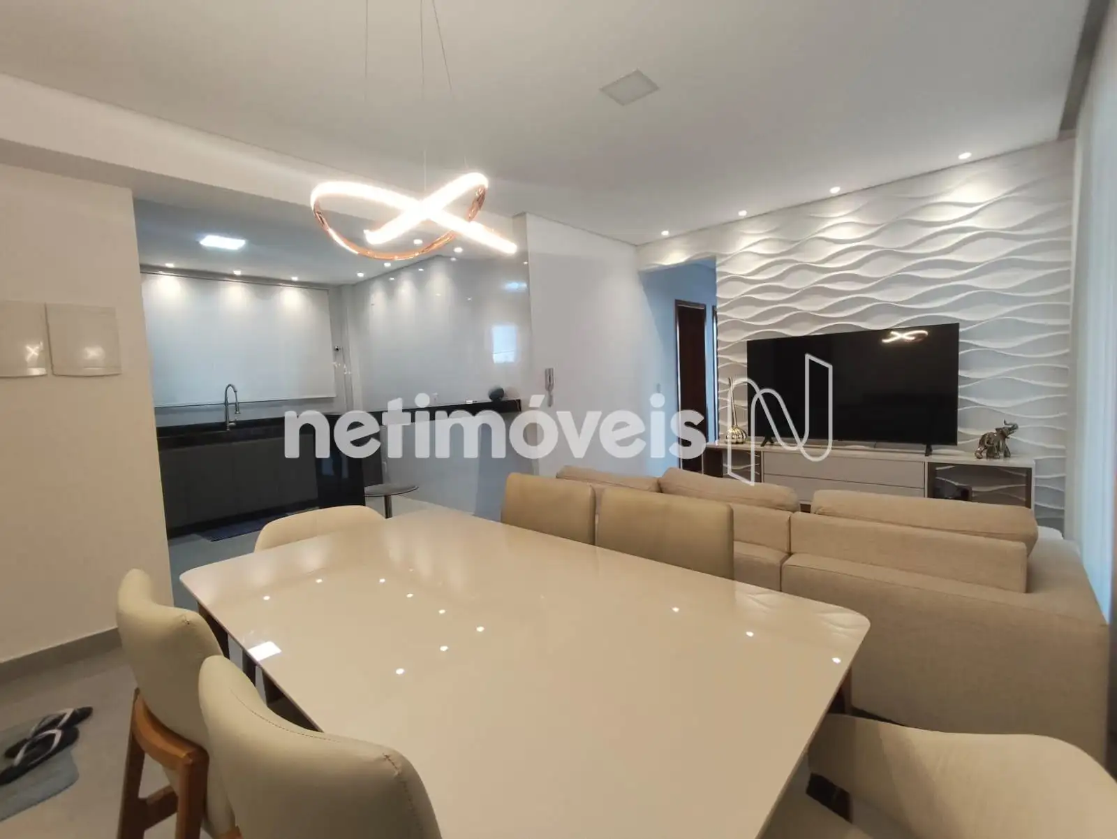 Área Privativa para comprar com 128 m², 3 quartos, 2 banheiros, 2 vagas em Rua Tinguassu, Novo Eldorado, Contagem